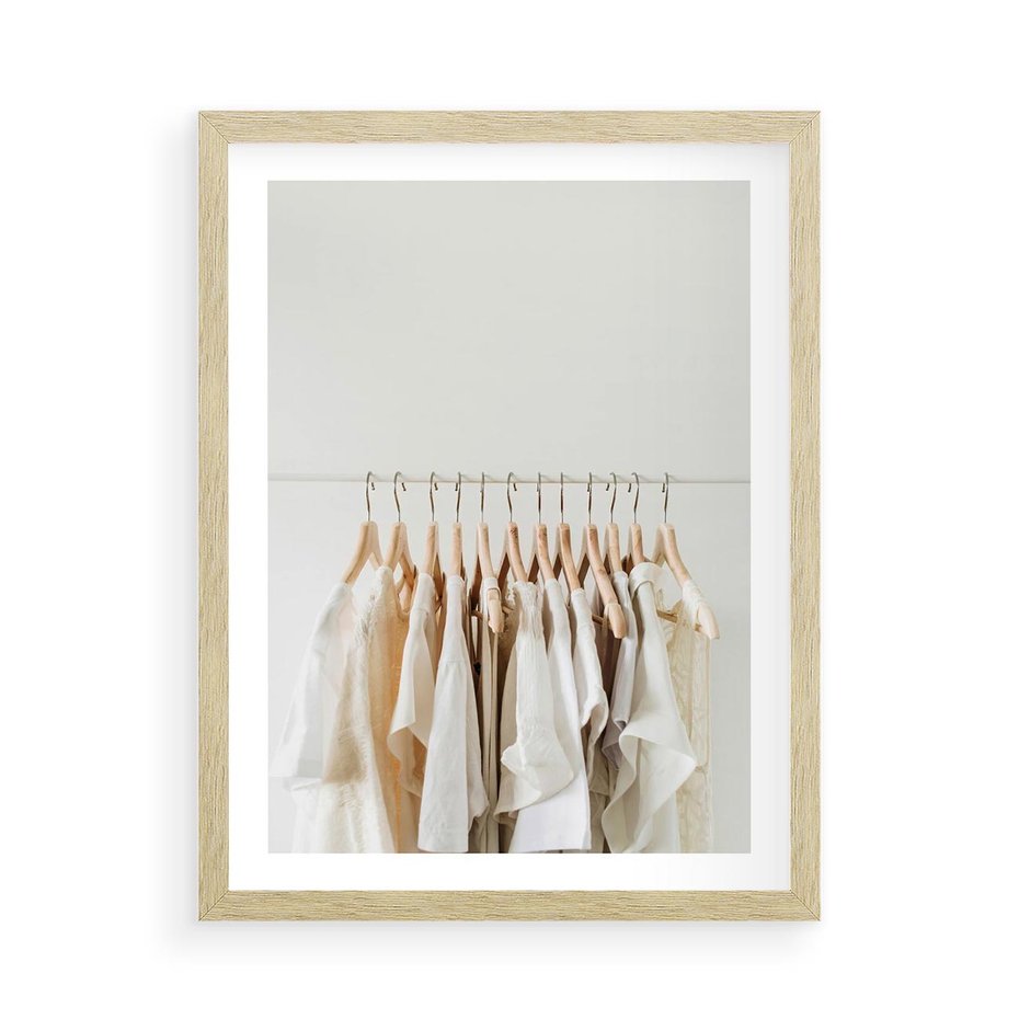 Plakat w ramie 50x70 - Elegancja Prostoty - ubrania, modowa fotografia - rama drewno
