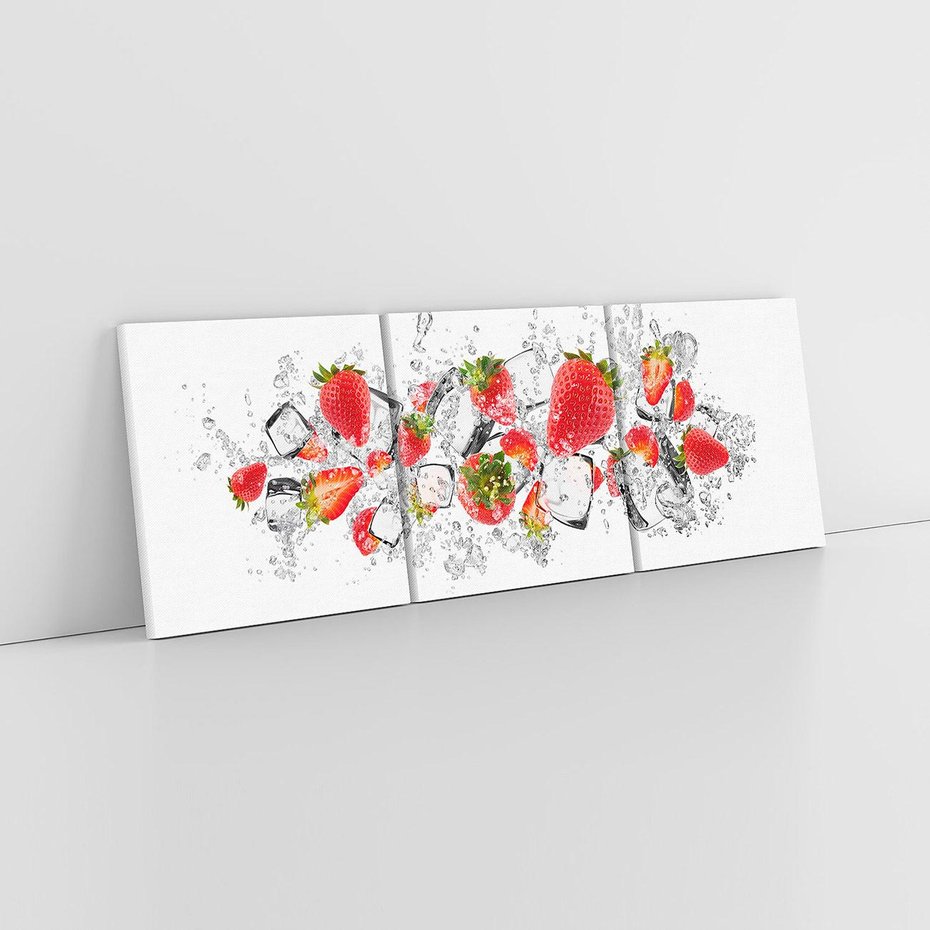 Obraz na płótnie 90x30 - Oaza świeżości: truskawki w wodzie - truskawki, woda