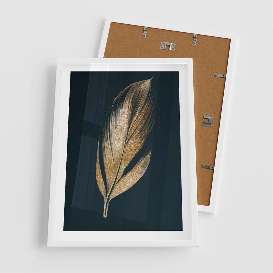 Plakat w ramie 50x70 - Mroczne Złoto - nowoczesna grafika, złoty liść na czarnym tle - rama biała