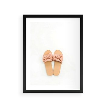 Plakat w ramie 40x50 - Minimalistyczna Moda: Klapki na Białym Tle - klapki, minimalizm - rama czarna