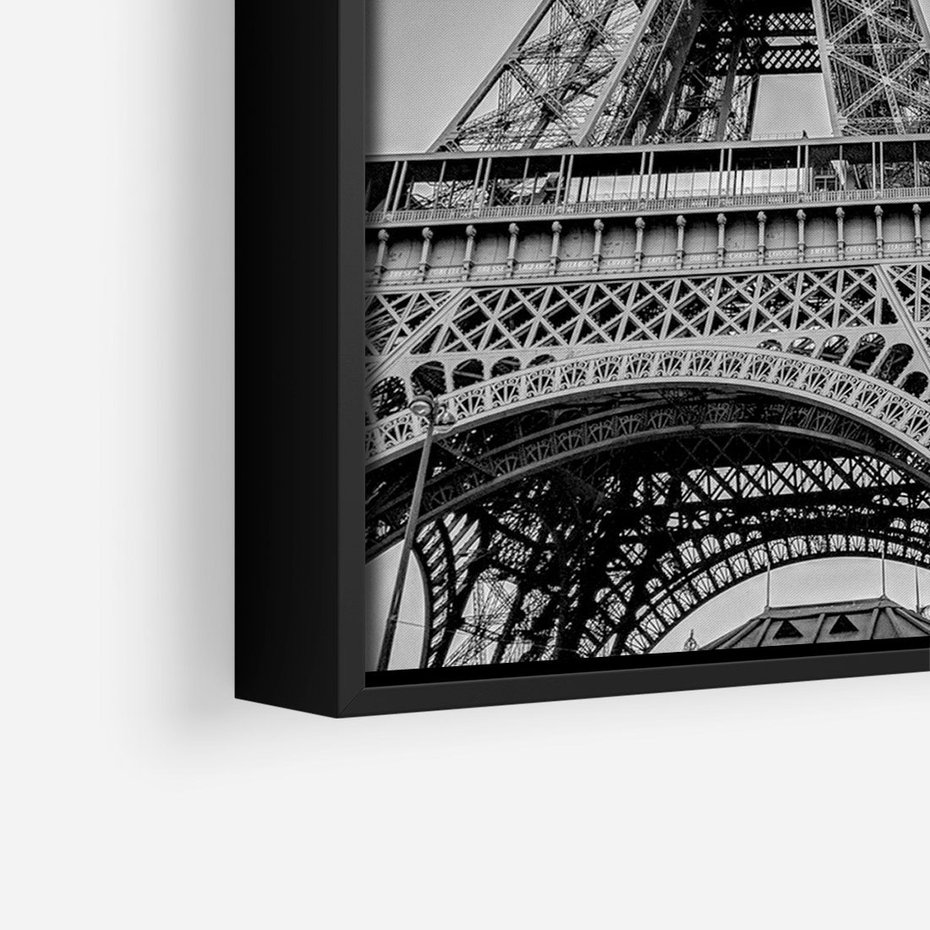 Obraz w ramie 50x70 - Zabawa w Paryżu - czarno białe zdjecie, wieża eiffla - rama czarna