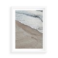 Plakat w ramie 50x70 - Brzeg Morza: Malownicza Plaża i Fale - morze, plaża - rama biała