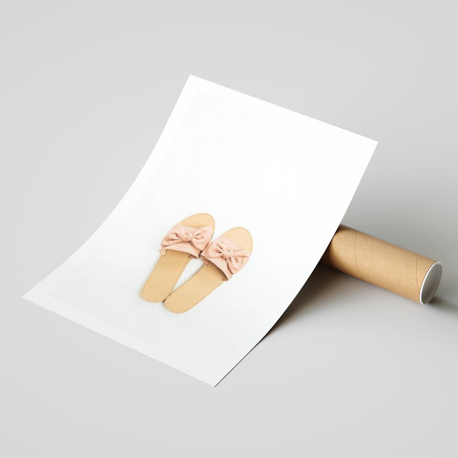 Plakat bez ramy 30x40 - Minimalistyczna Moda: Klapki na Białym Tle - klapki, minimalizm