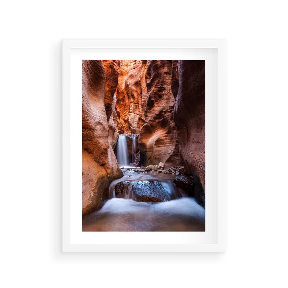 Plakat w ramie 30x40 - Tajemniczy świat jaskini i wodospadu - jaskinia, wodospad - rama biała