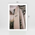 Plakat bez ramy 50x70 - Deski Surfingowe czekają na Fale - deski surfingowe, stoją pod płotem