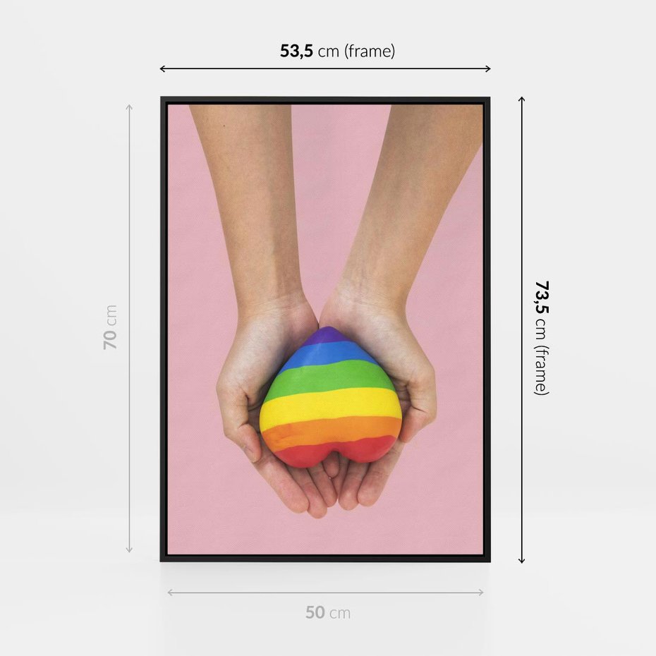 Obraz w ramie 50x70 - Miłość na Dłoniach - zdjęcie, dłonie trzymają ulepione tęczowe serce - rama czarna