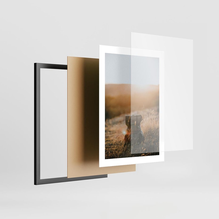 Plakat w ramie 30x40 - Podróżniczy bukiet na łące - plecak, podróż - rama czarna