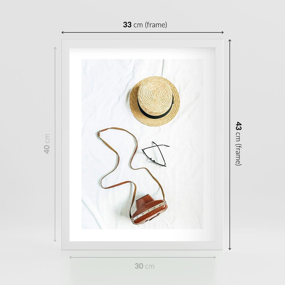 Plakat w ramie 30x40 - Artystyczna Dusza - boho kompozycja, kapelusz słomkowy - rama biała