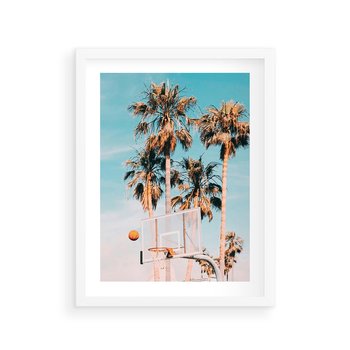 Plakat w ramie 30x40 - Egzotyczna Koszykówka - palmy na tle nieba, koszykówka - rama biała