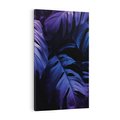 Obraz na płótnie 50x70 - Mroczna Magia Dżungli - mroczna grafika, fioletowe liście monstery na czarnym tle