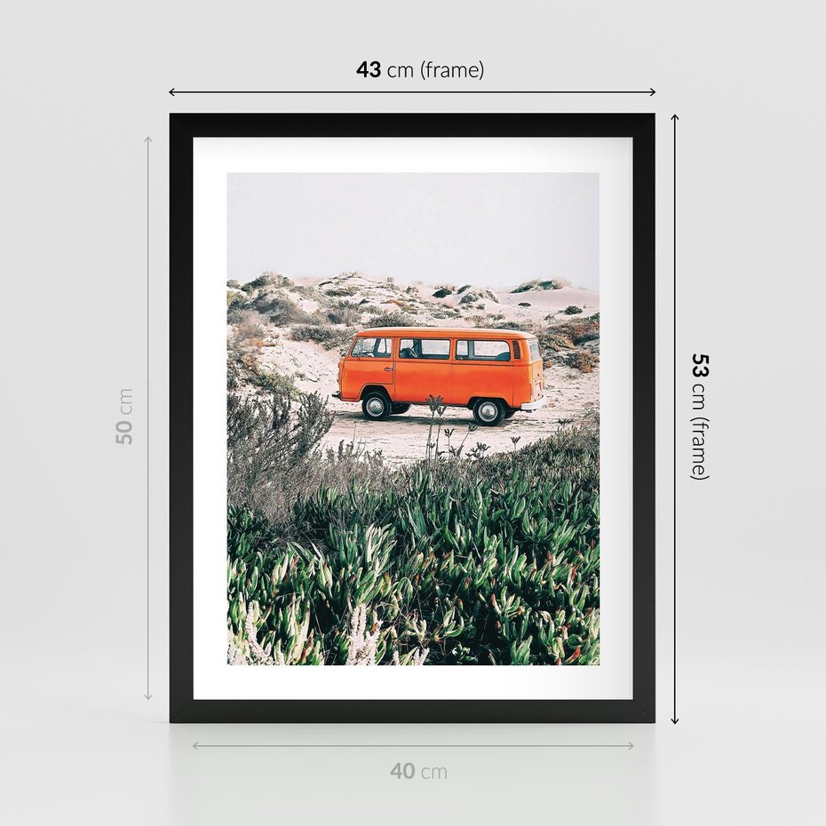 Plakat w ramie 40x50 - Podróże po Pustyni - stary samochód van, pomarańczowy - rama czarna