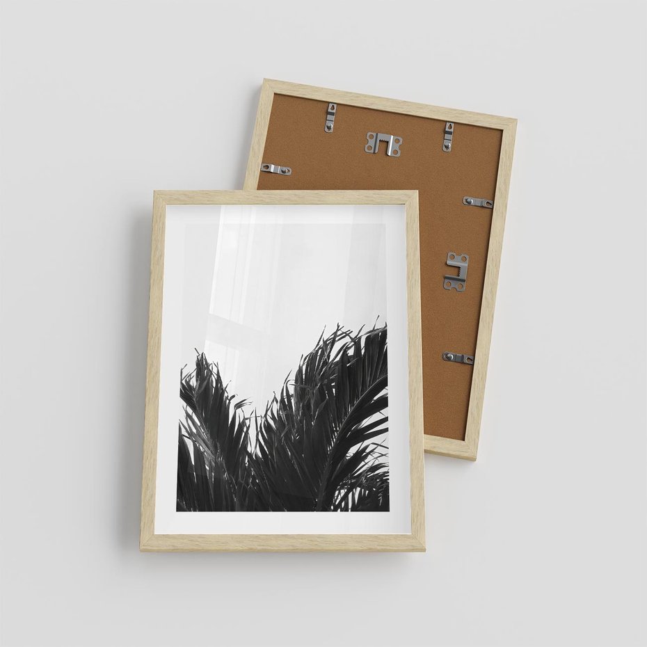 Plakat w ramie 30x40 - Tropikalna Uroda w Czerni i Bieli - fotografia czarno biała, liście palmy - rama drewno