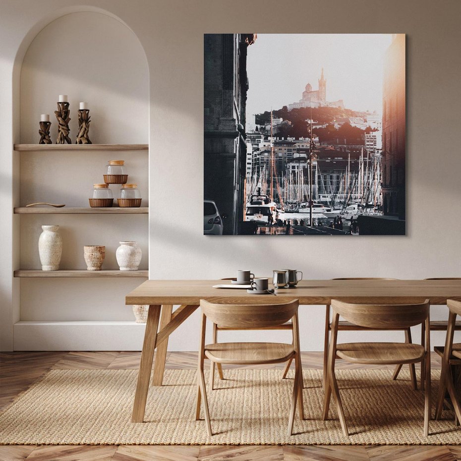 Obraz na płótnie 40x40 - Światło Portowe - czarno białe zdjecie, uliczka w nadmorskim mieście