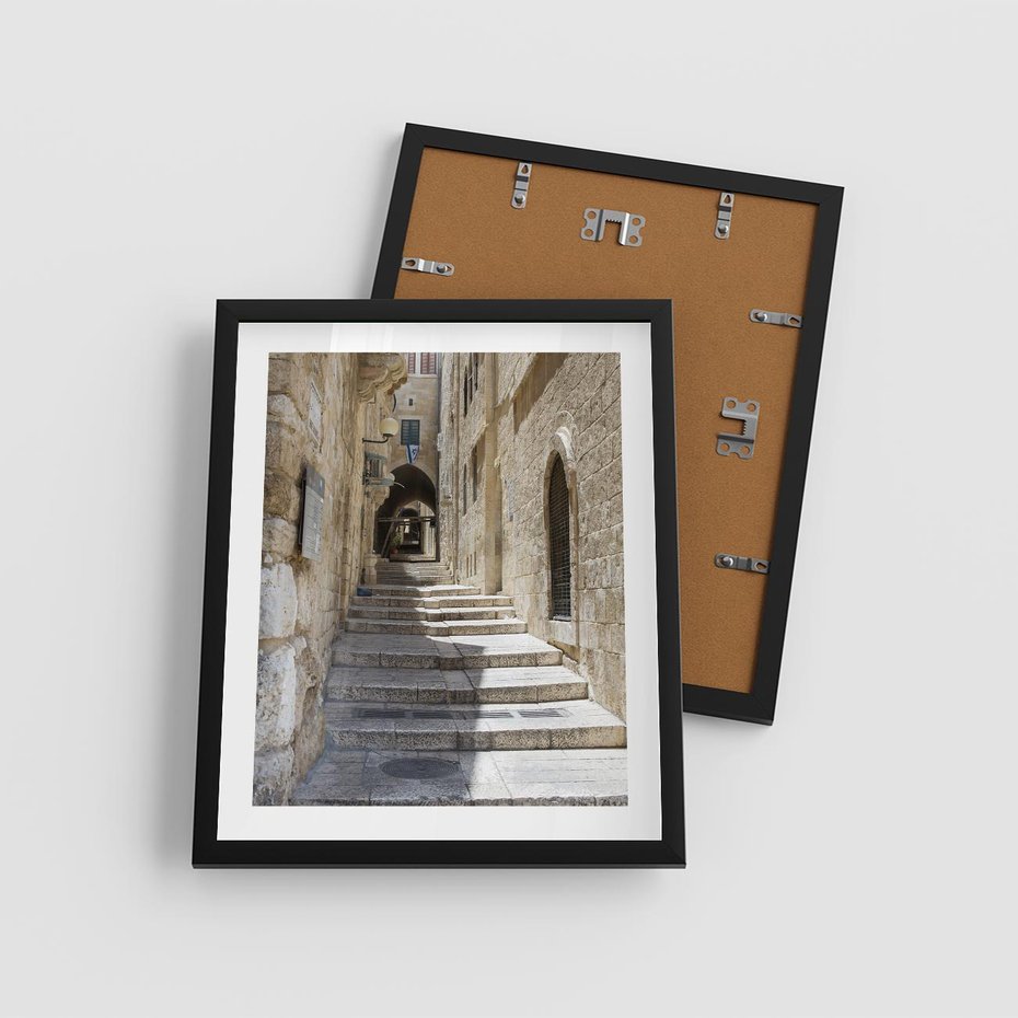 Plakat w ramie 40x50 - Urok uliczki: perspektywa miasta - uliczka, perspektywa - rama czarna