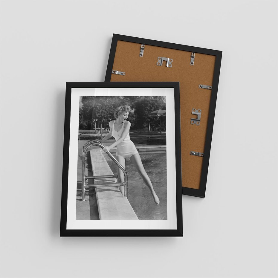 Plakat w ramie 30x40 - Retro Basen - retro zdjęcie, czarno białe - rama czarna