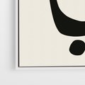 Obraz w ramie 50x70 - Intrygujące Zaskoczenia - beżowa abstrakcyjna kompozycja, czarny akcent - rama biała