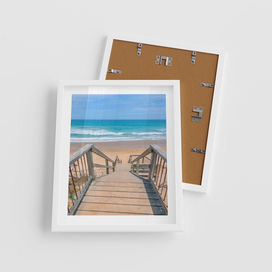 Plakat w ramie 40x50 - Pomost ku Morzu - pomost na plaży, morze - rama biała