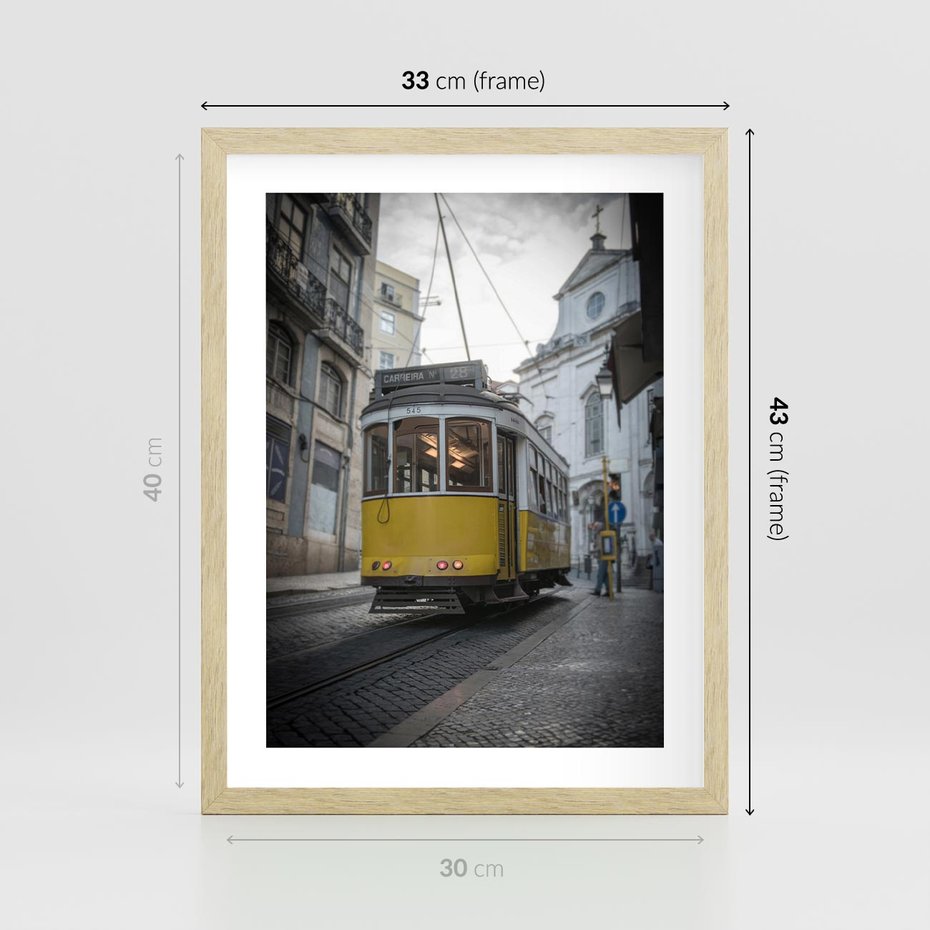 Plakat w ramie 30x40 - Urok tramwajów Lizbony - tramwaj, Lizbona - rama drewno