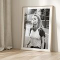 Plakat w ramie 40x50 - Letnia Młodość - nowoczesna fotografia, czarno biała - rama drewno