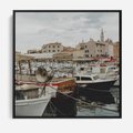 Obraz w ramie 50x50 - Malowniczy Krajobraz Morski - morze, łódki - rama czarna