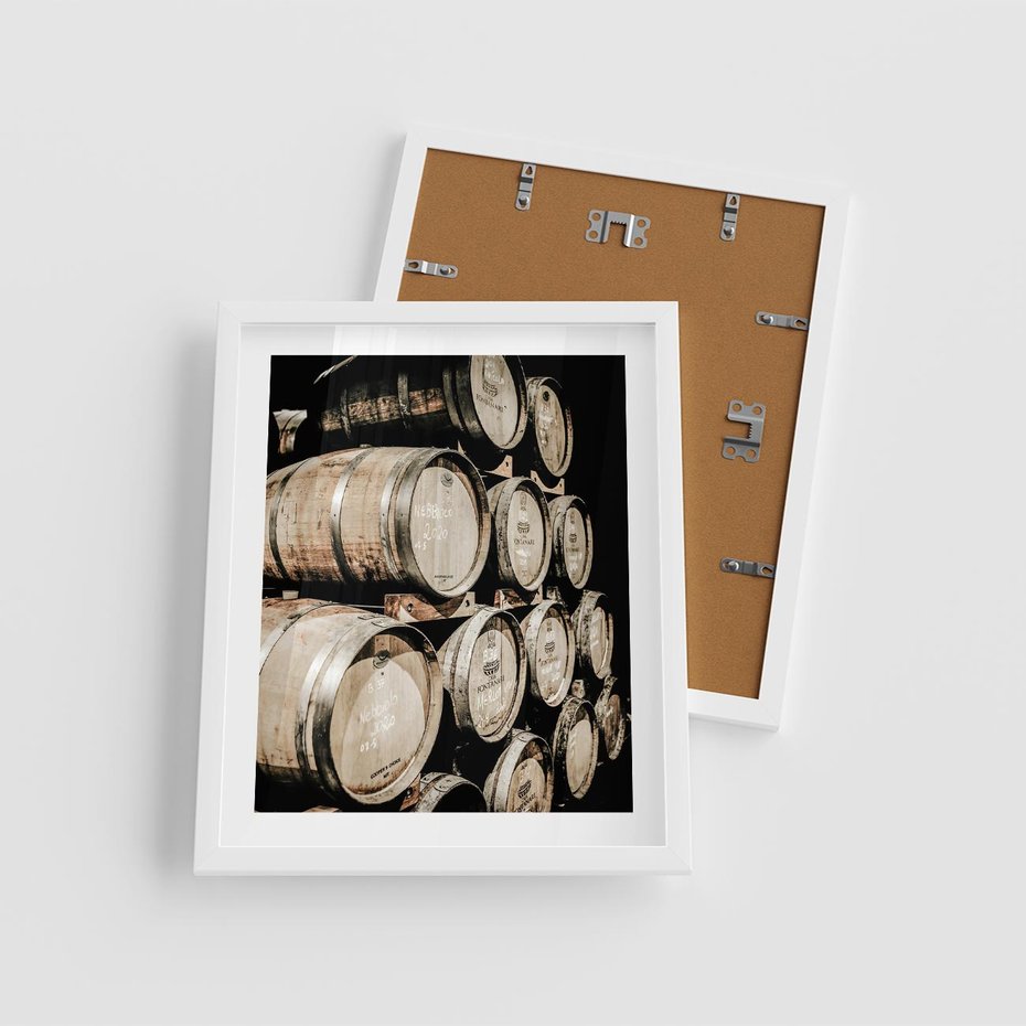 Plakat w ramie 40x50 - Tradycyjne Beczki - beczki, rustykalna fotografia - rama biała