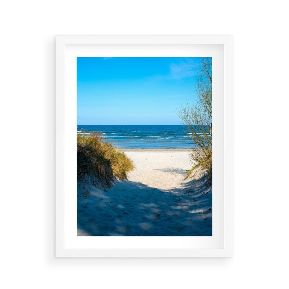Plakat w ramie 40x50 - Spokój nad brzegiem morza - plaża, morze - rama biała