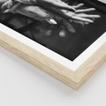 Plakat w ramie 40x50 - Splątane Uczucia - czarno biała fotografia, artystyczna - rama drewno