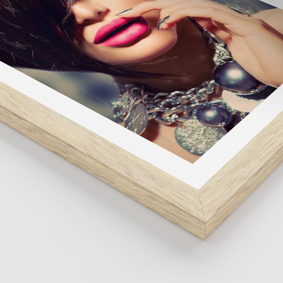 Plakat w ramie 30x40 - Kobiecy urok w makijażu i fryzurze - makijaż, fryzura - rama drewno