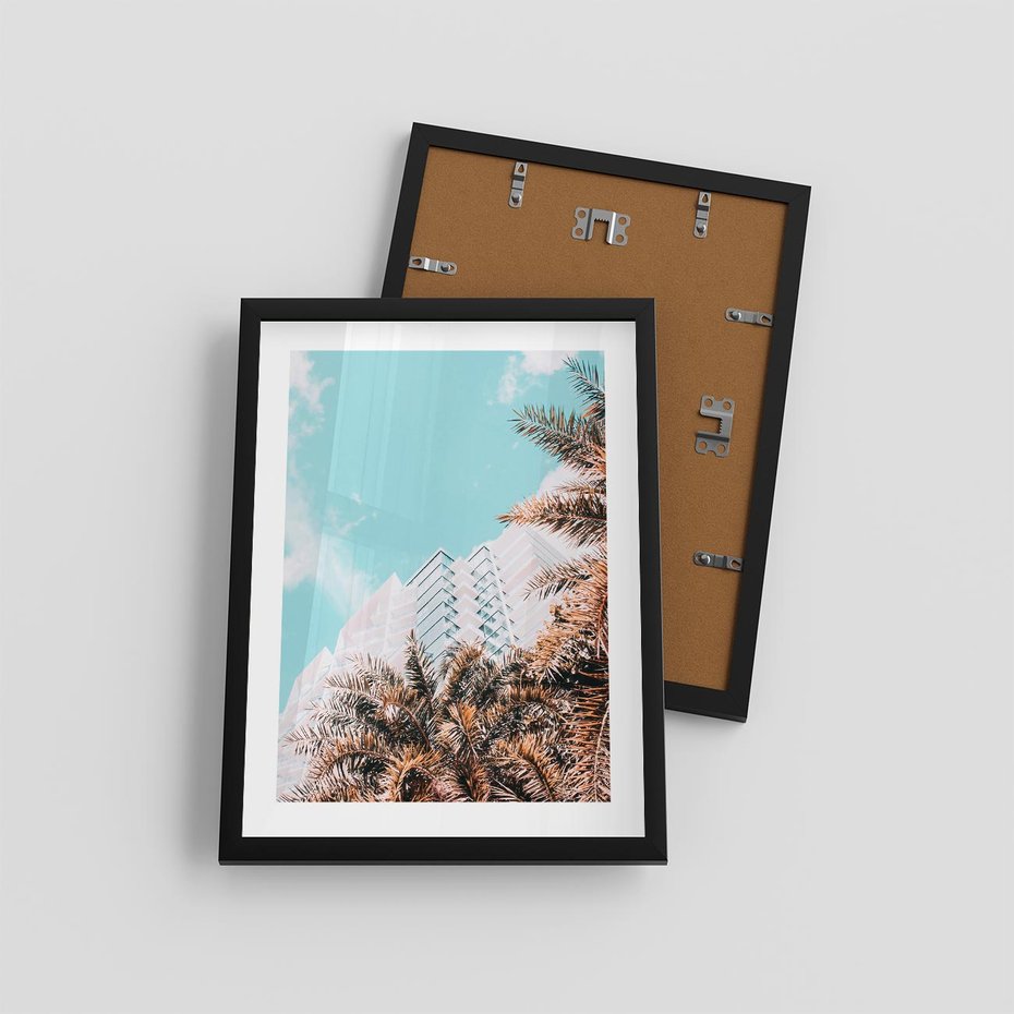 Plakat w ramie 30x40 - Wakacyjny Raj - palmy, wysokie budynki - rama czarna