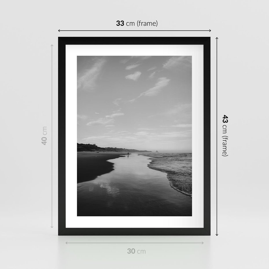 Plakat w ramie 30x40 - Nadmorska Melodia - czarno białe zdjęcie, plaża - rama czarna