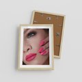 Plakat w ramie 30x40 - Usta, manicure, spa: kobieca harmonia - usta, manicure - rama drewno