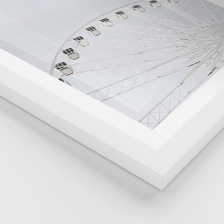 Plakat w ramie 50x70 - Karuzela Młyńska: Nostalgiczne Koło - młyńskie koło, karuzela - rama biała