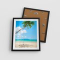 Plakat w ramie 40x50 - Hawajska palma i huśtawka na plaży - palma, huśtawka - rama czarna