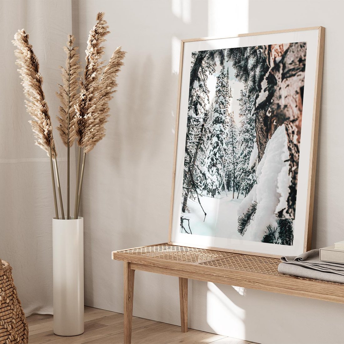 Plakat w ramie 30x40 - Drzewa pod Śniegiem - zima las, drzewa pod śniegiem - rama drewno