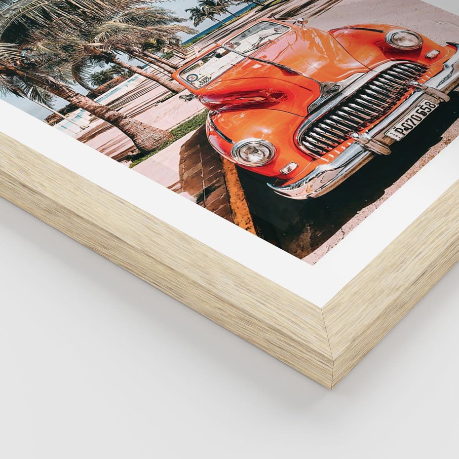 Plakat w ramie 40x50 - Retro Przejażdżka - pomarańczowy retro samochód, kabriolet - rama drewno