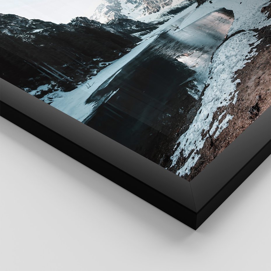 Zestaw obrazy w ramie 30x40 galeria - Las, domek, w, górach, zimą - rama czarna