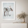 Plakat w ramie 30x40 - Magia Świąt - renifer na śniegu, śnieg - rama biała