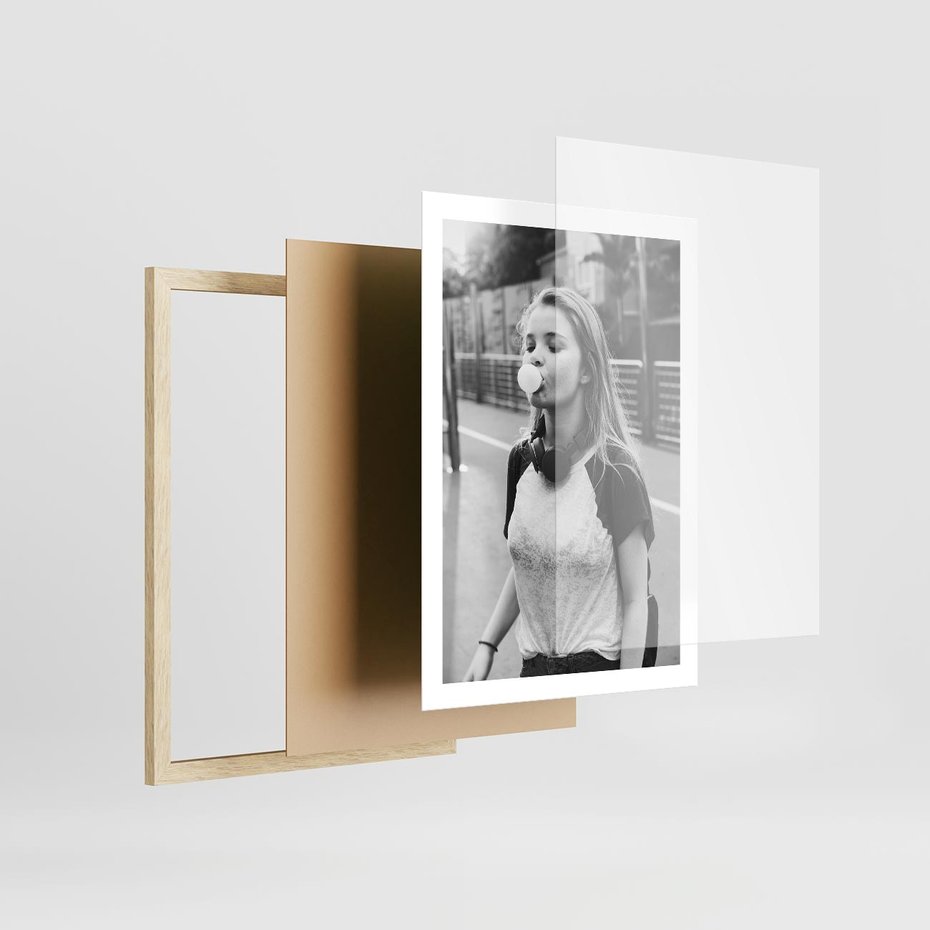 Plakat w ramie 50x70 - Letnia Młodość - nowoczesna fotografia, czarno biała - rama drewno