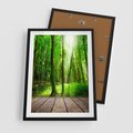 Plakat w ramie 50x70 - Spacer po urokliwej dróżce w lesie - las, dróżka - rama czarna