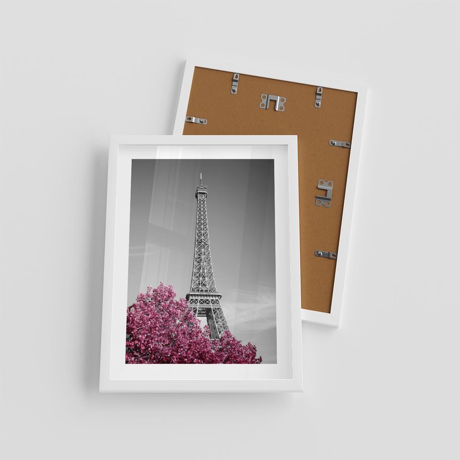 Plakat w ramie 30x40 - Różowy Paryż - czarno białe zdjęcie, wieża eiffla - rama biała