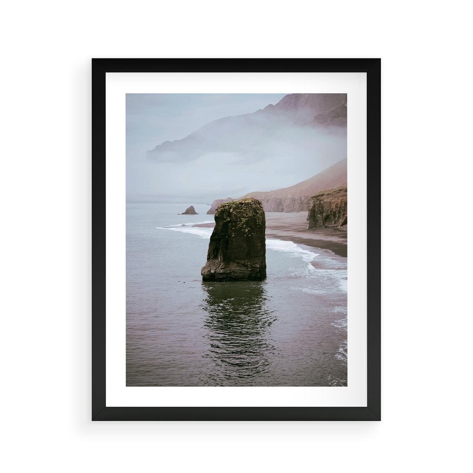 Plakat w ramie 40x50 - Północna Dzikość: Skaliste Klify nad Morzem - skały, klify - rama czarna