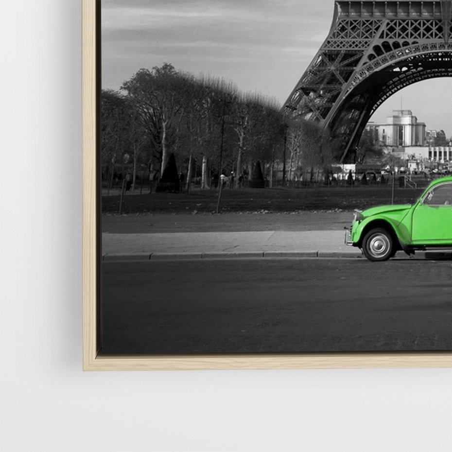 Obraz w ramie 70x100 - Paryskie Romantyczne Spotkanie - Eiffla, samochód - rama drewno