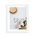 Plakat w ramie 40x50 - Urok Kobiecej Fotografii - kompozycja kobieca, fotografia - rama biała