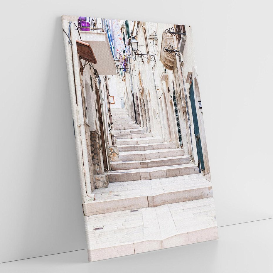 Obraz na płótnie 50x70 - Urokliwa uliczka w perspektywie - uliczka, perspektywa