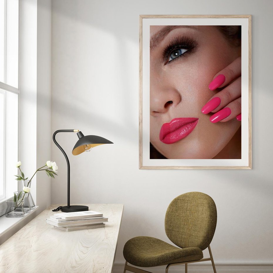 Plakat w ramie 30x40 - Usta, manicure, spa: kobieca harmonia - usta, manicure - rama drewno