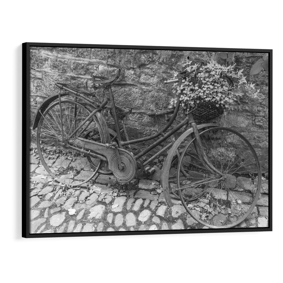 Obraz w ramie 100x70 - Zapomniany Urok - czarno biała fotografia, stary rower oparty o mur - rama czarna