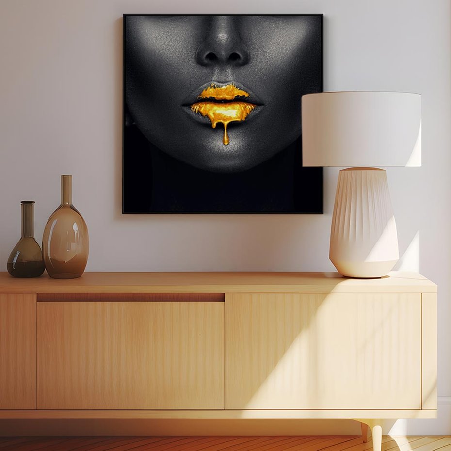 Obraz w ramie 50x50 - Złote Usta Kobiety - złote, usta - rama czarna