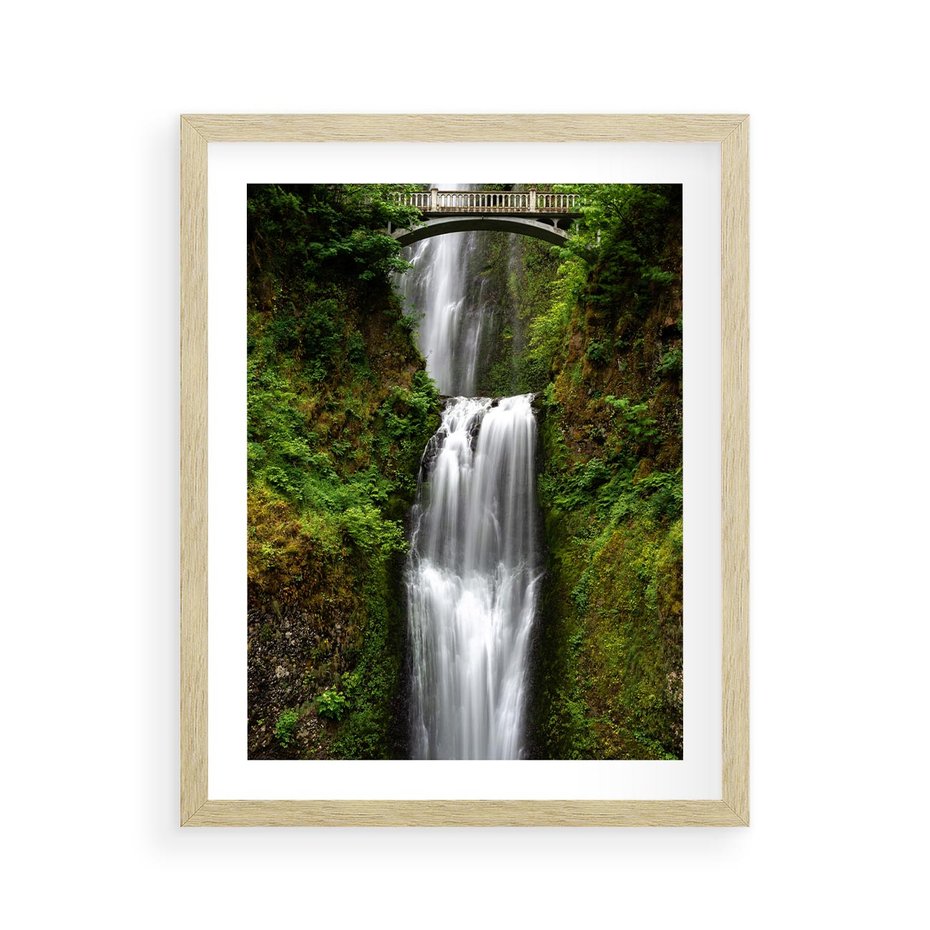Plakat w ramie 40x50 - Siła i Urok Natury - wodospad, las - rama drewno