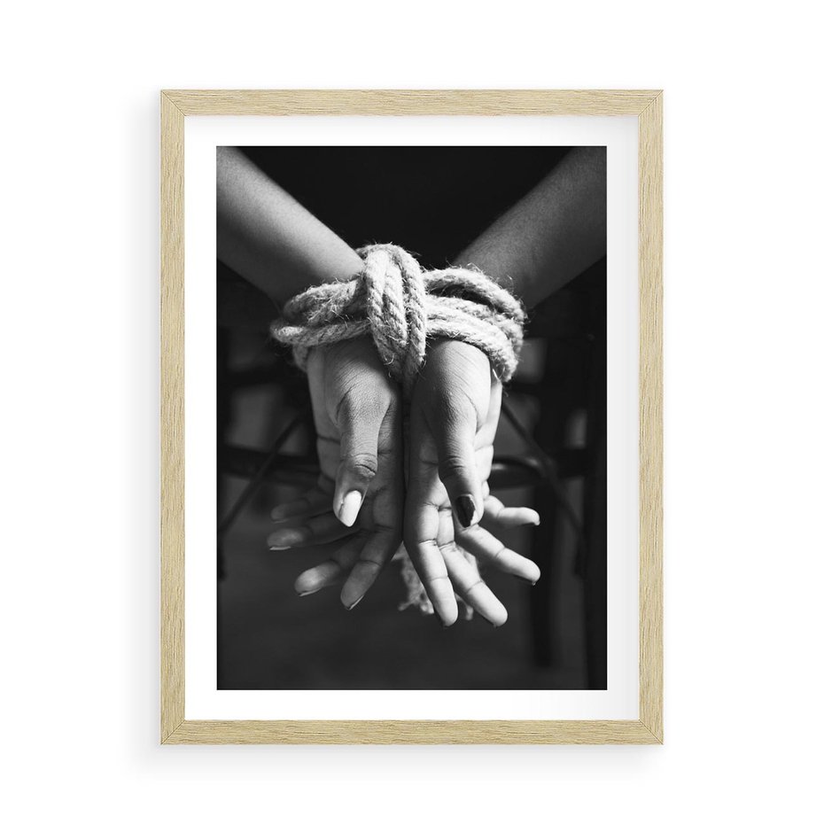 Plakat w ramie 50x70 - Splątane Uczucia - czarno biała fotografia, artystyczna - rama drewno