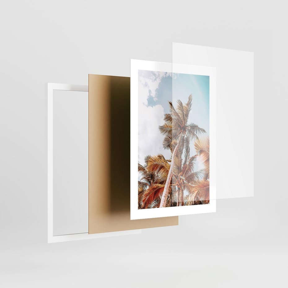 Plakat w ramie 30x40 - Plażowa Idylla z Palmami - palmy, rajska plaża - rama biała
